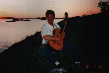 Pappa spelar gitarr